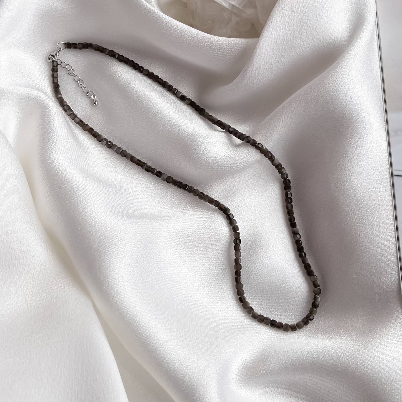 Радуга Самоцветов Колье из серебристого Обсидиана