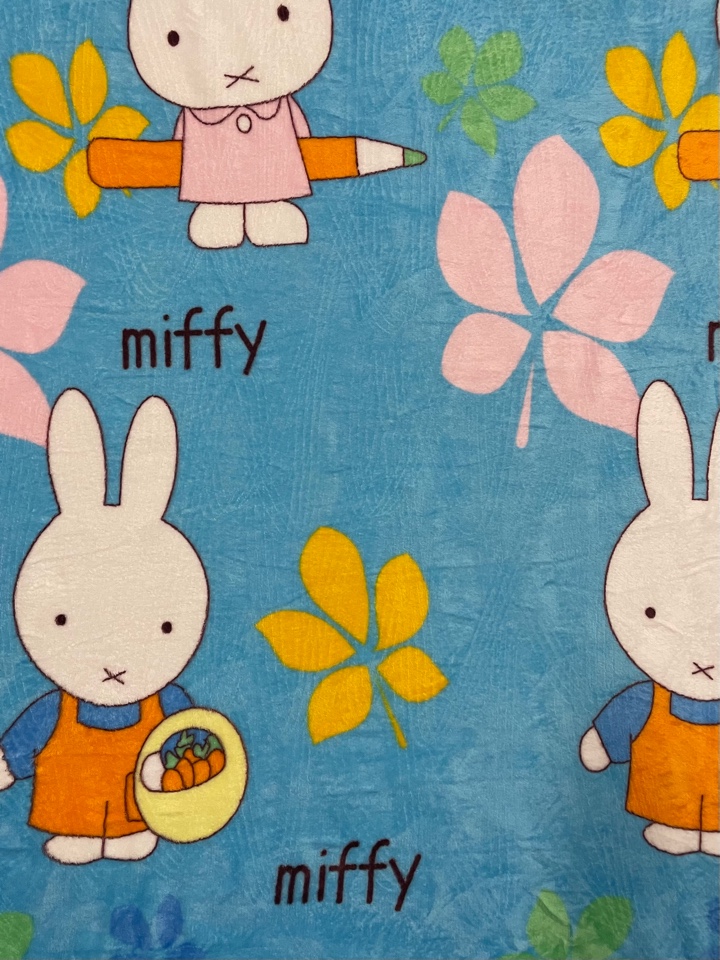 Плед детский микрофибра ЗАЙЧИК MIFFY С МОРКОВКОЙ 110х110