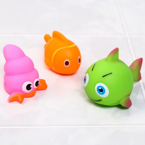 Набор игрушек для игры в ванне «Пупс в ванне», +4 игрушки, цвет МИКС
