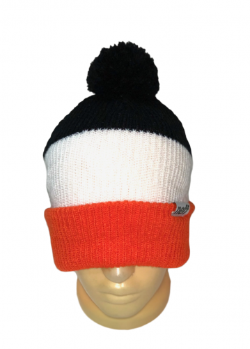 Черно-белая шапка с оранжевым отворотом и помпоном  №172