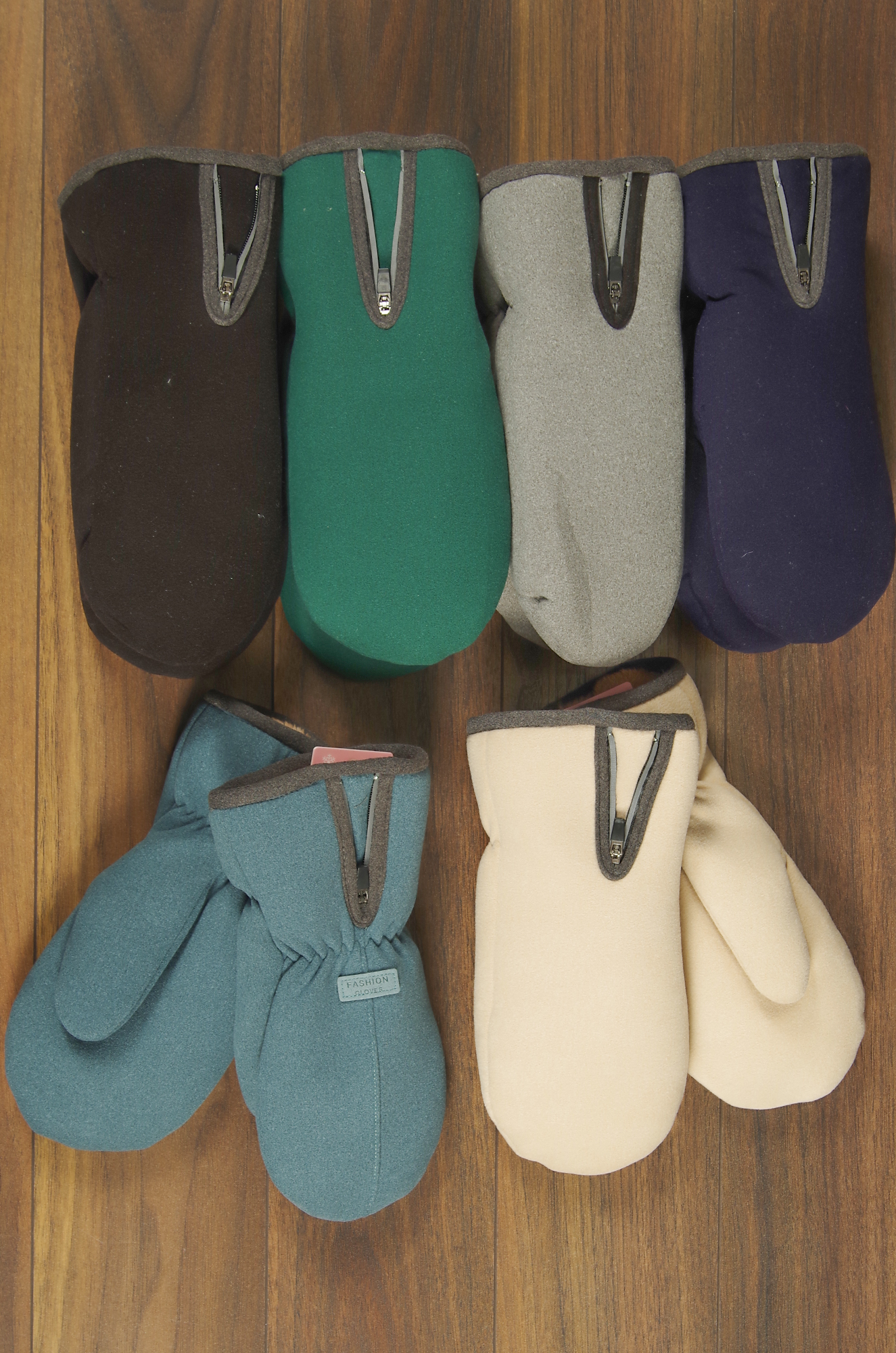 Варежки женские