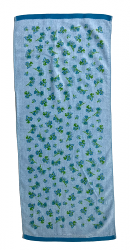 Большое светлое полотенце с голубыми цветочками  №73