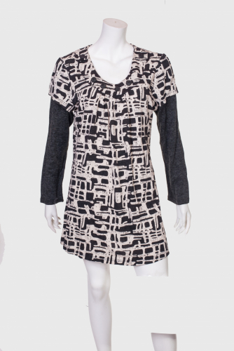 Оригинальное мини-платье ZB. Необычный крой рукава, глубокий вырез - отличный вариант для самовыражения.  №4066 ОСТАТКИ СЛАДКИ!!!!