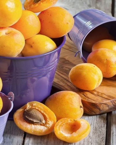Вёдра абрикосов