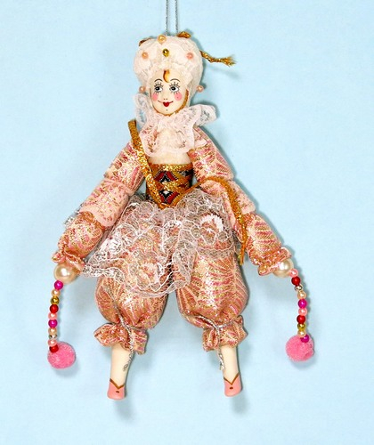 Кукла подвесная Клоунесса розовая в белом парике КД7