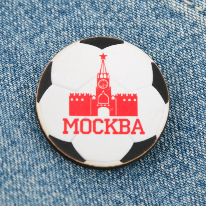 Значок москва. Сувенирные значки Москва. Сувениры с Москвой значок. Значок с надписью Москва.