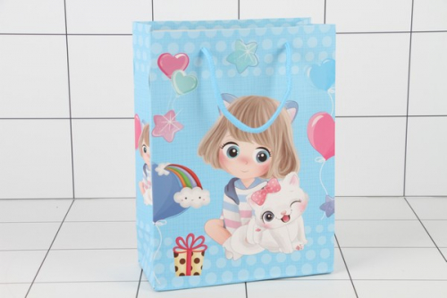 Пакет подарочный с мат.лам. 18х24х8,5см (M) Девочка с котёнком,, голубой