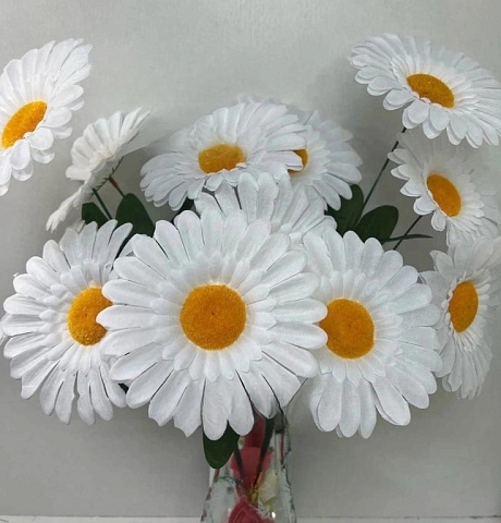 Цветы искусственные декоративные Ромашки крупные белые (два ряда лепестков) (6 цветков) 45 см