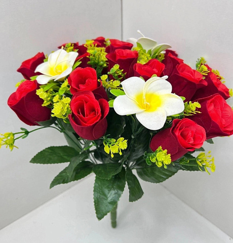 Цветы искусственные декоративные Розы 21 бутонов + 3 франжипани 35 см