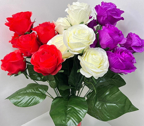 Цветок искусственный декоративный Роза (7 бутонов, большие листья) 58 см