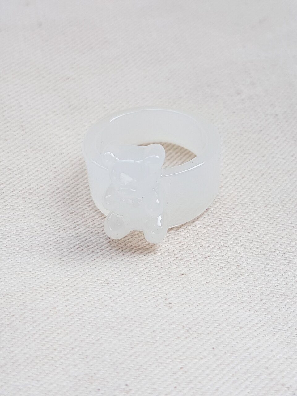 Модное кольцо с мишкой, цвет белый, арт.032.213