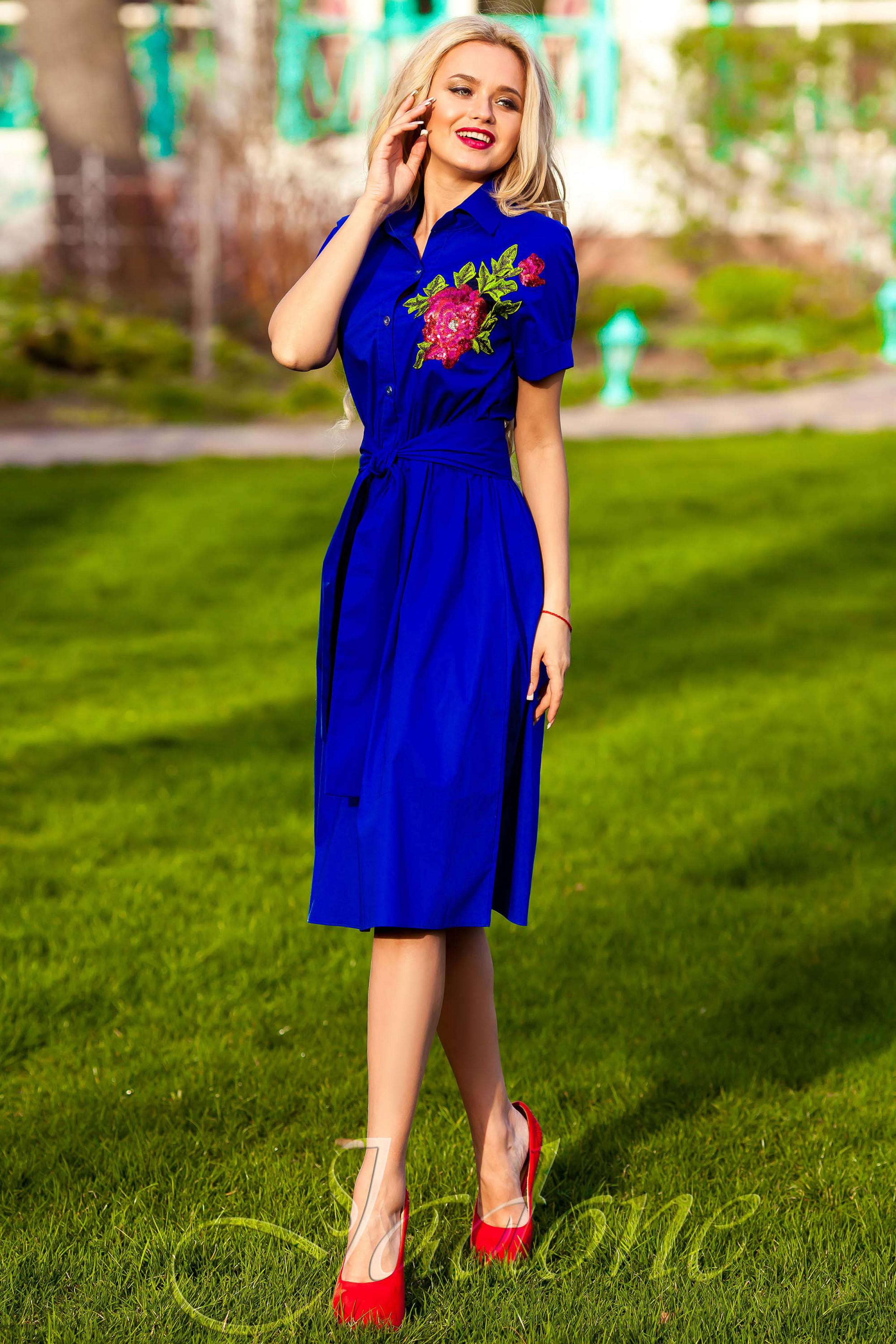 Синее платье в цветок
