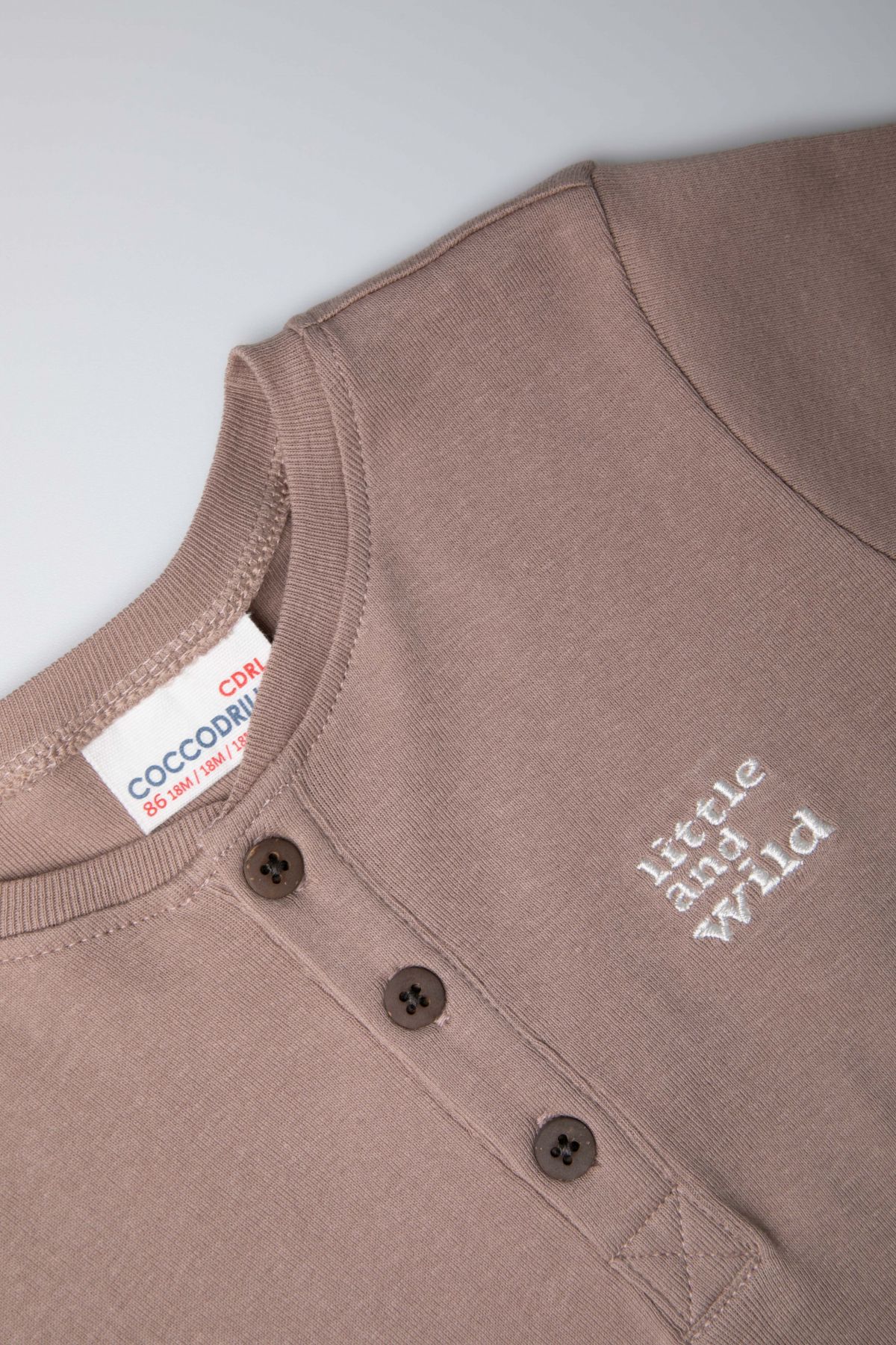 -23% T-shirt z krótkim rękawem brązowy z guzikami