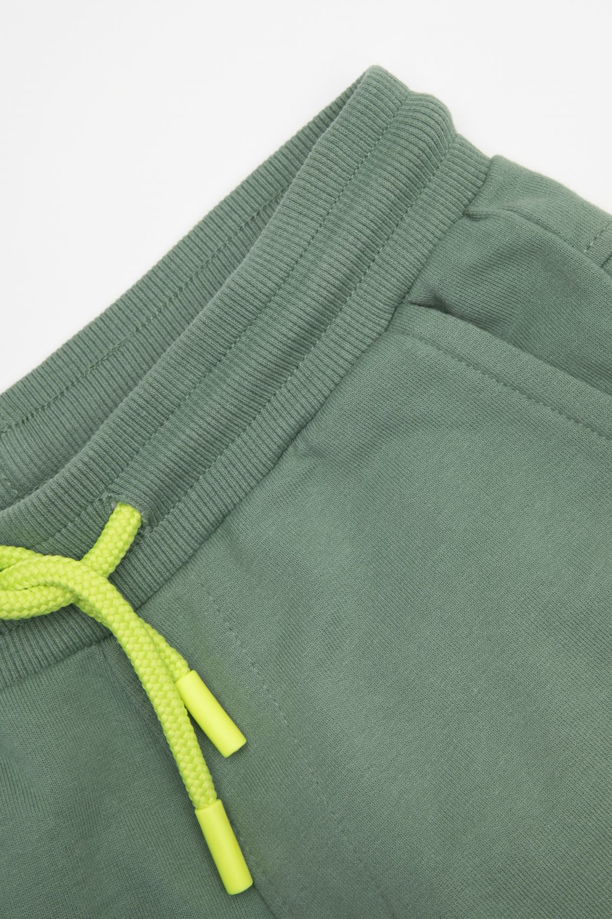 -42% Spodnie dresowe khaki z napisem o fasonie REGULAR