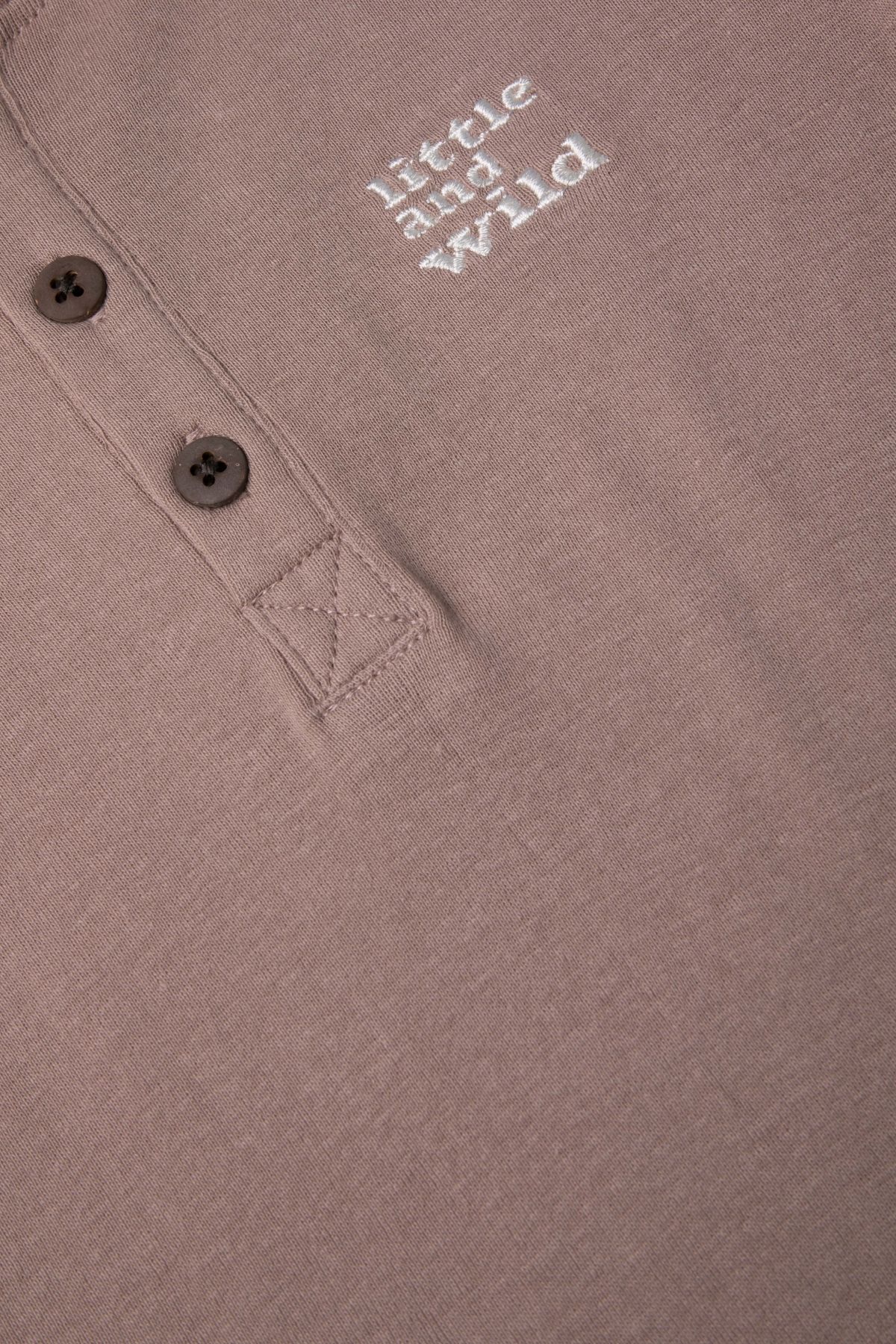 -23% T-shirt z krótkim rękawem brązowy z guzikami