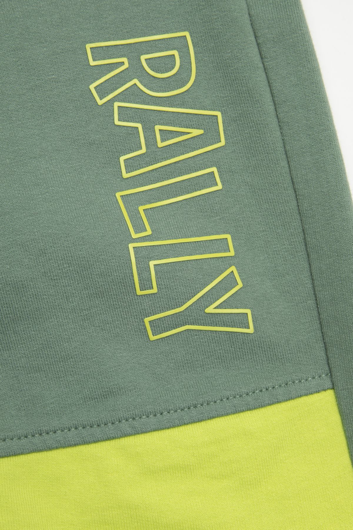 -42% Spodnie dresowe khaki z napisem o fasonie REGULAR