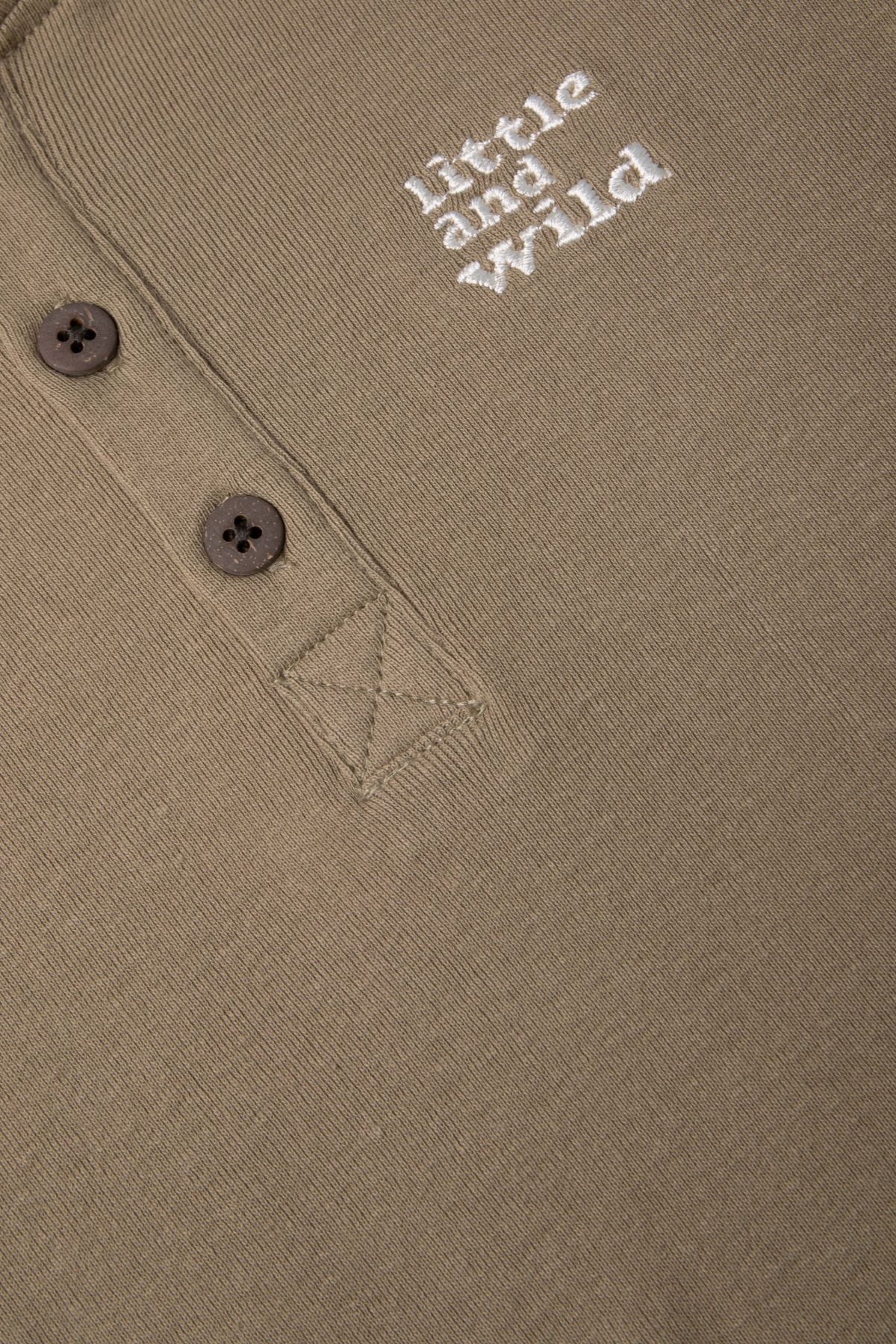 -23% T-shirt z krótkim rękawem khaki z guzikami