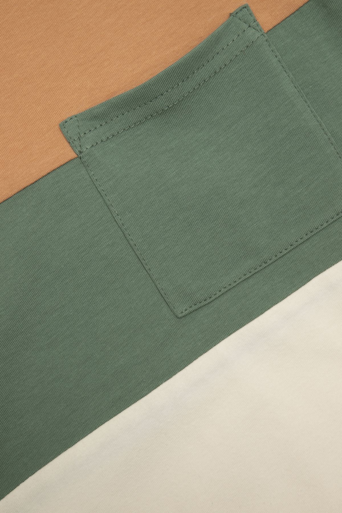 -39% T-shirt z krótkim rękawem wielokolorowy z kieszonką