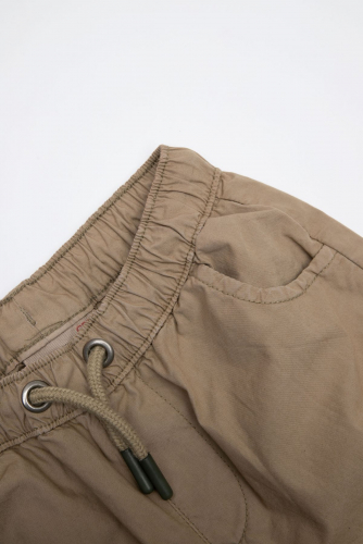 -42% Spodnie tkaninowe khaki o fasonie REGULAR