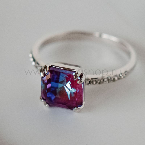 Кольцо Принцесса с кристаллом Swarovski цвета бургунди