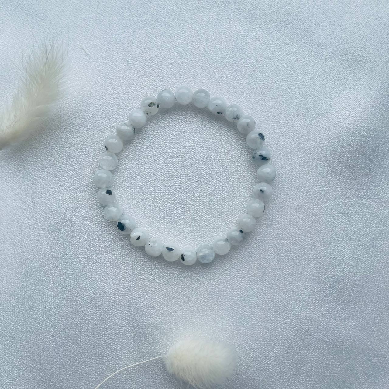 Радуга Самоцветов Браслет из Лунного камня с включением черного Турмалина