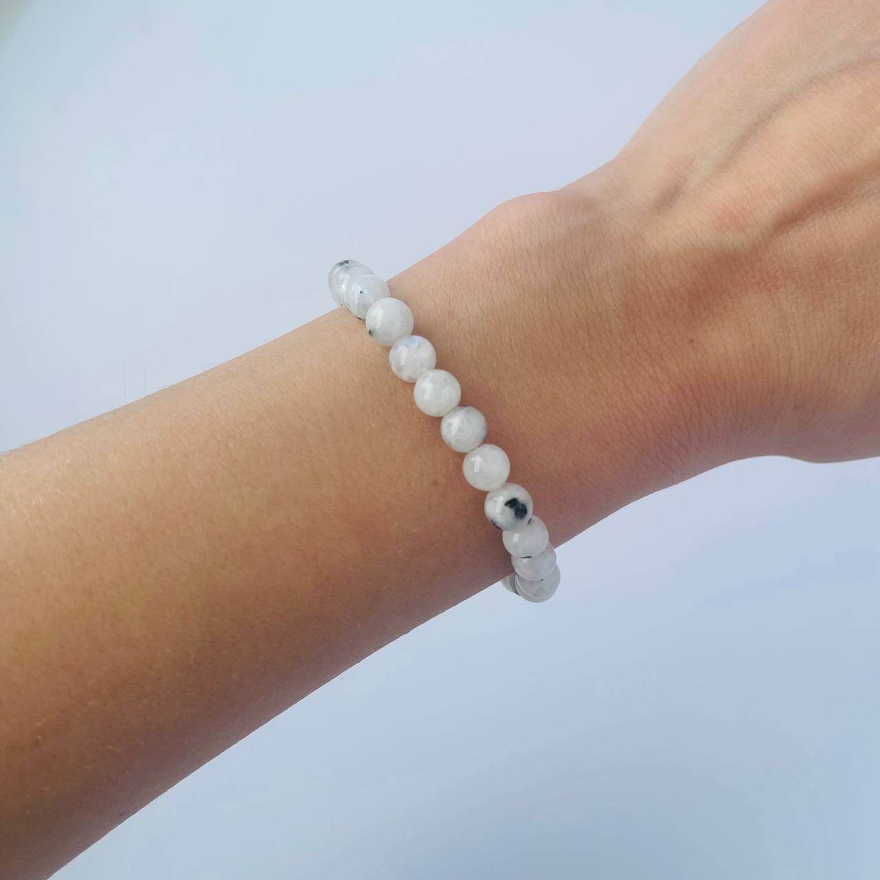 Радуга Самоцветов Браслет из Лунного камня с включением черного Турмалина