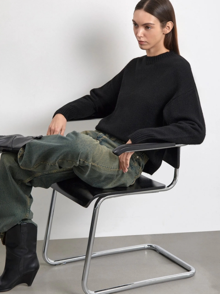 Джемпер из вискозного трикотажа с добавлением шерсти ,
46% полиэстер, 44% акрил, 5% шерсть, 5% спандекс ,