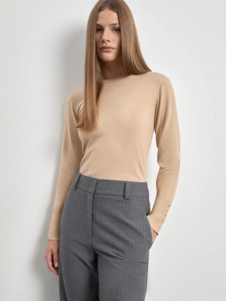 Джемпер из вискозного трикотажа с добавлением шерсти ,
46% полиэстер, 44% акрил, 5% шерсть, 5% спандекс ,