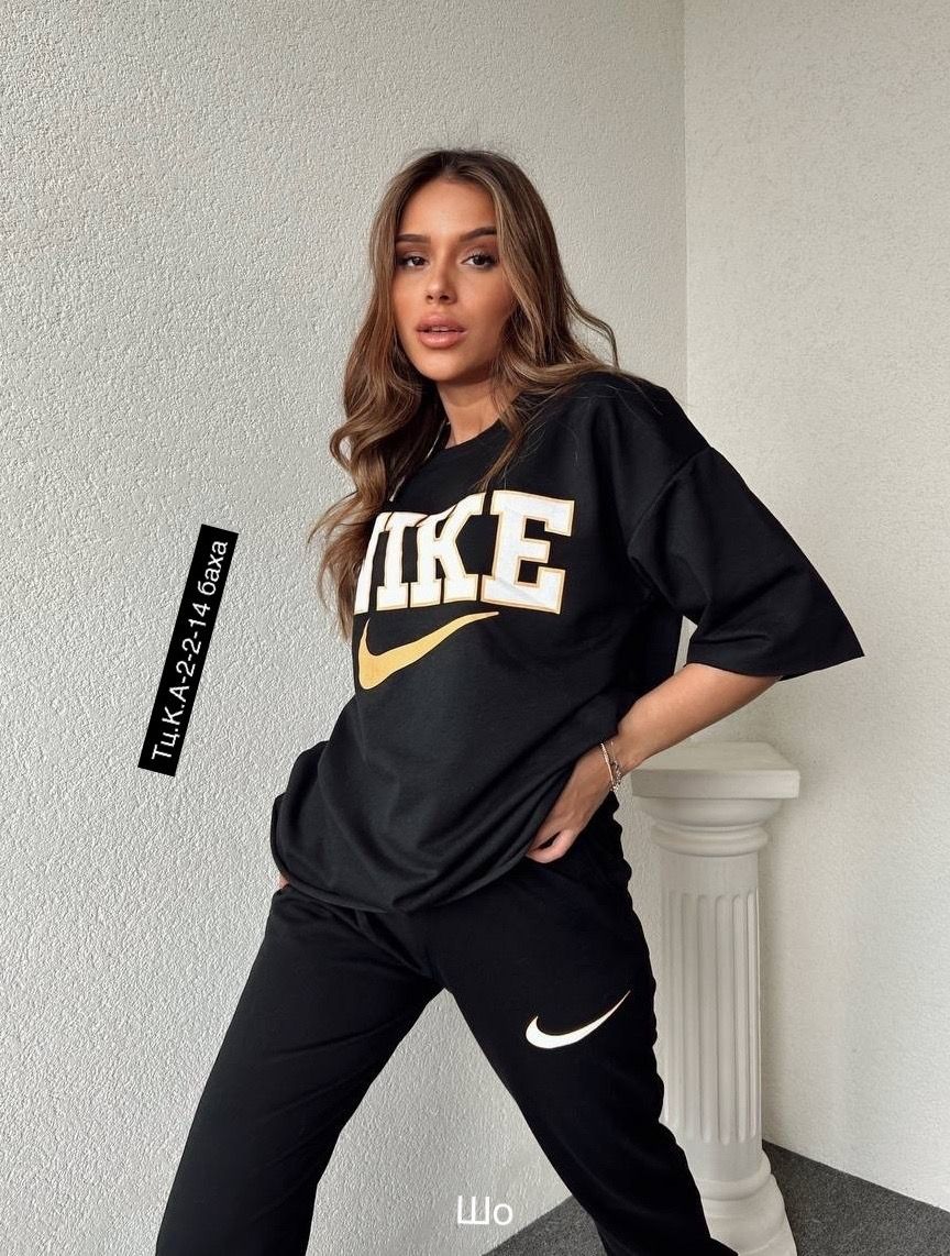 Спортивный костюм с футболкой женский. Спортивные костюмы футболки женские. Спортивный костюм женский футболка и штаны. Спортивные костюмы футболки женские. Спортивные костюмы футболки женские.