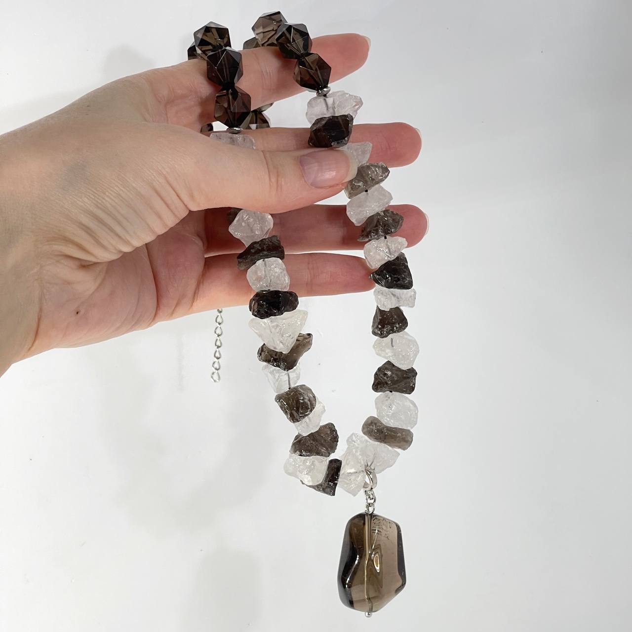 Радуга Самоцветов Бусы с кулоном из Раухтопаза и Горного Хрусталя