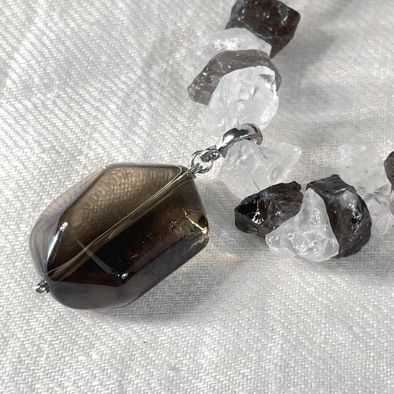 Радуга Самоцветов Бусы с кулоном из Раухтопаза и Горного Хрусталя