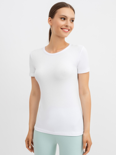 Белая однотонная футболка для женщин