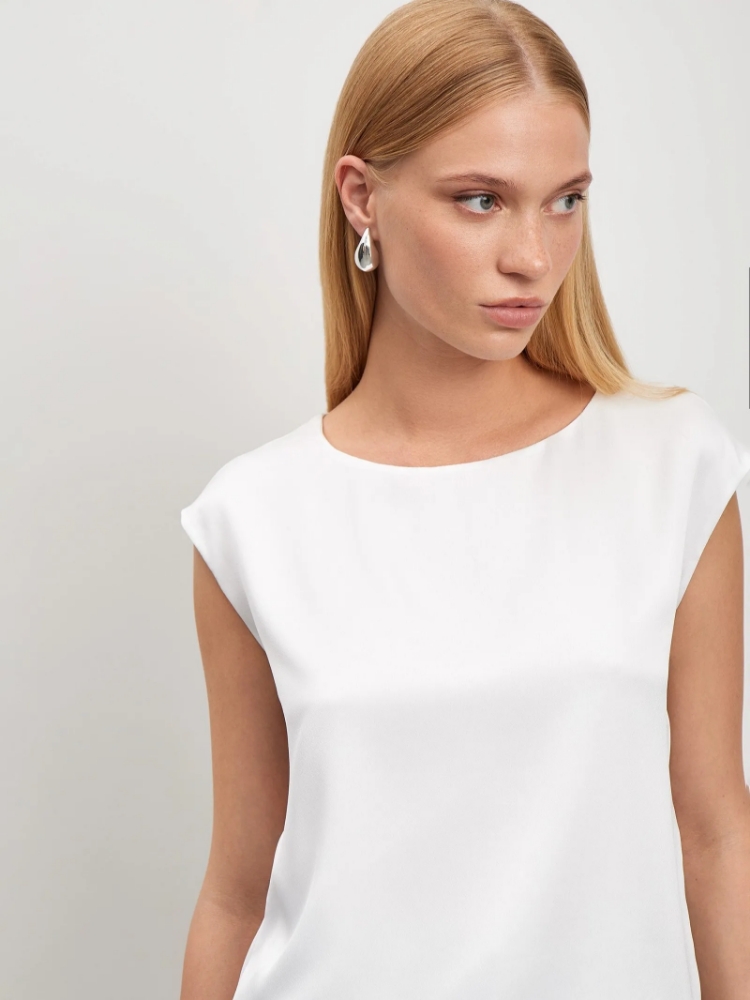 Однотонный топ ,
80% полиэстер, 20% вискоза ,