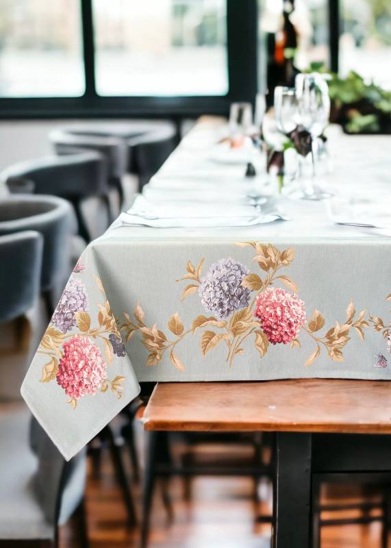 Гортензии и бабочки голубой фон Скатерть 140х210 см 2310643