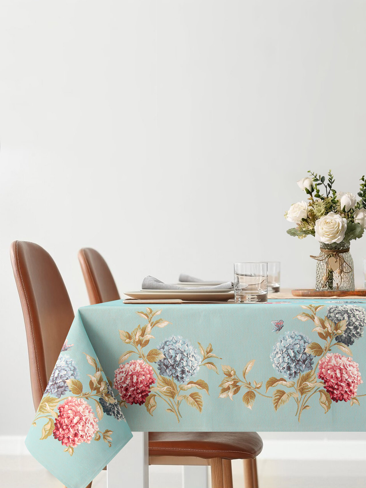 Гортензии и бабочки голубой фон Скатерть 140х210 см 2310643