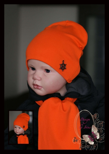 Удлинённая шапка оранжевая с украшением «Штурвал»