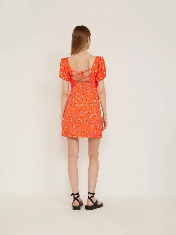 Платье приталенного кроя ,
100% вискоза ,