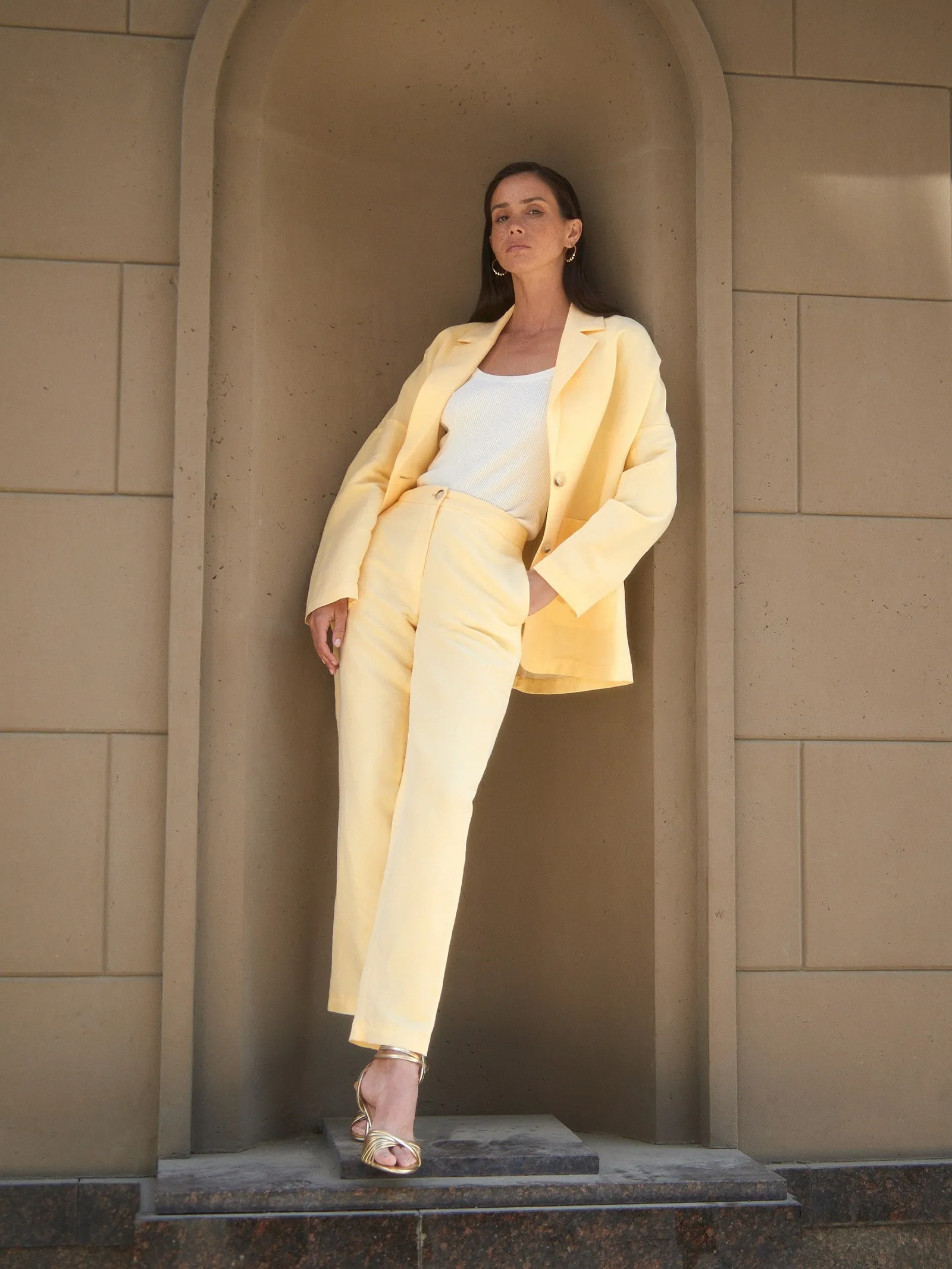 Брюки зауженного кроя ,
50% лен; 50% хлопок ,