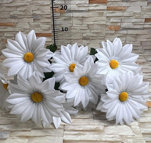 Цветы искусственные декоративные Белые ромашки (6 цветков) 45 см