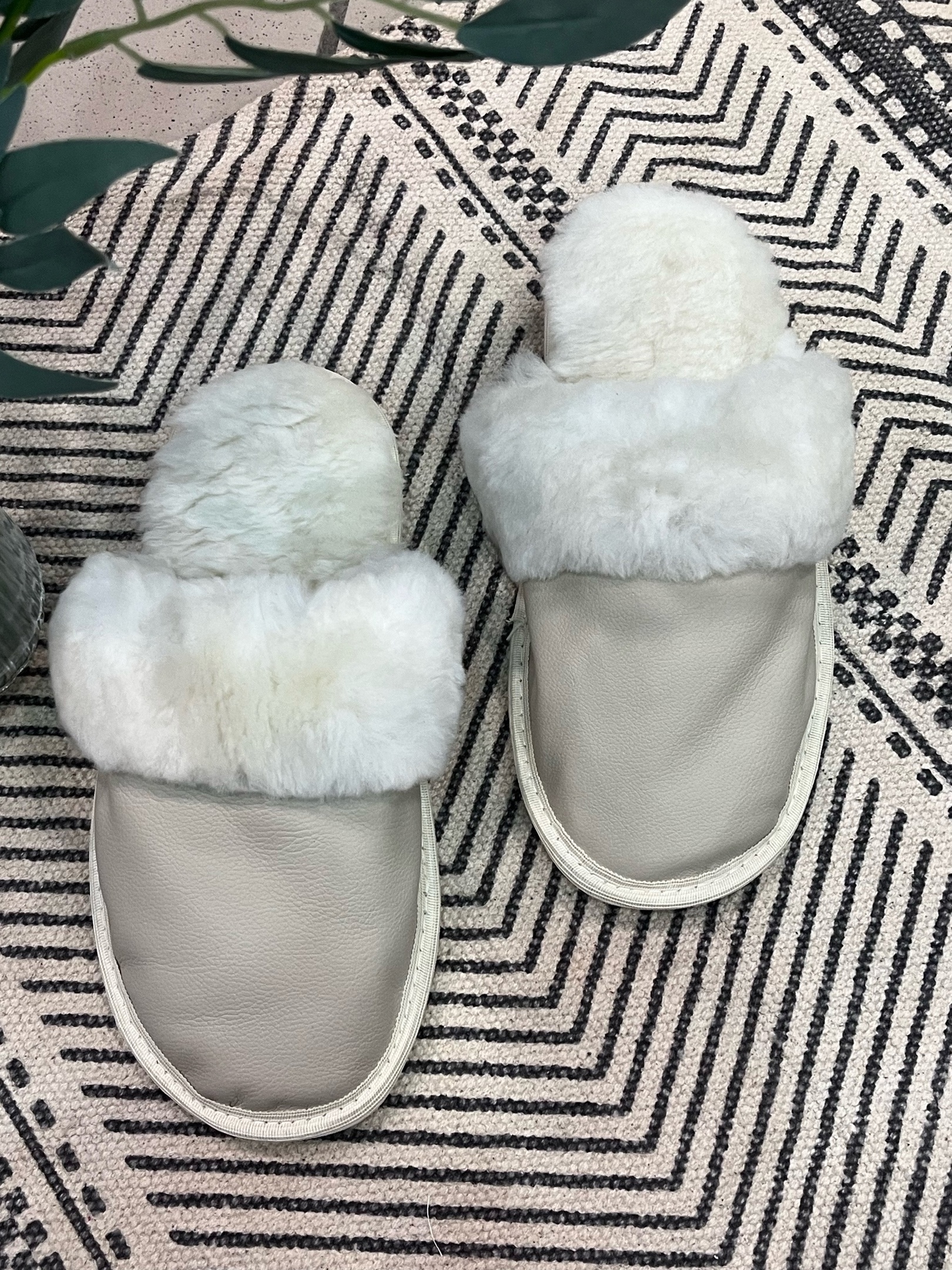 Тапочки из кожи и овчины/светло-бежевые/38