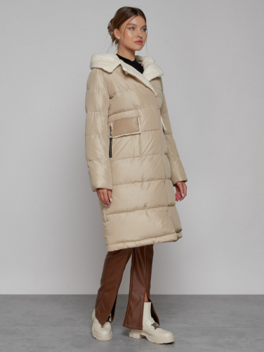 Пальто утепленное с капюшоном зимнее женское бежевого цвета 1322367B