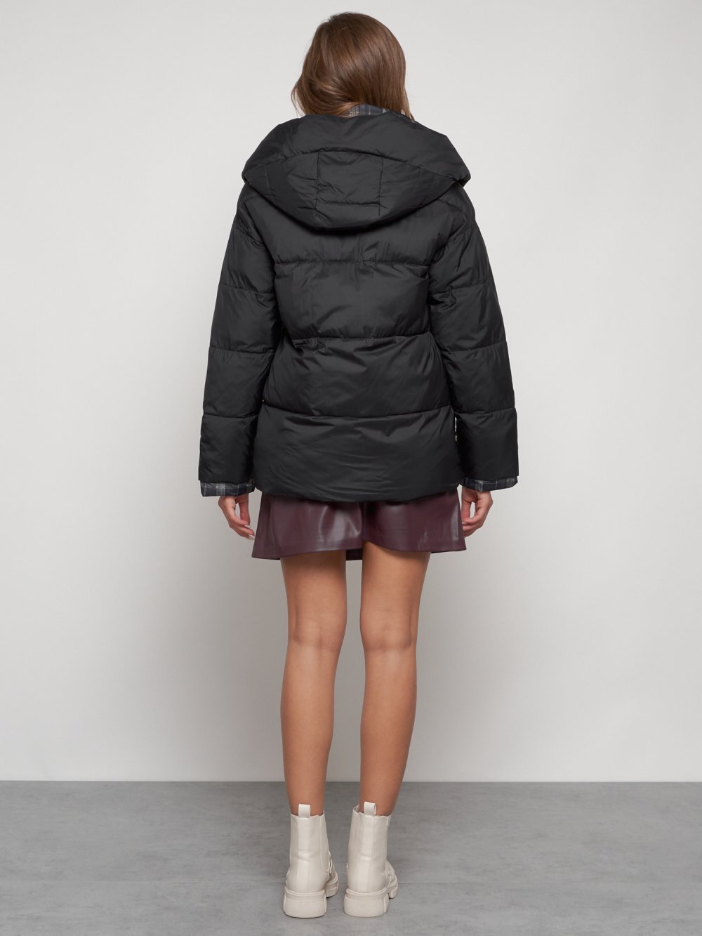 Зимняя женская куртка модная с капюшоном черного цвета 133105Ch