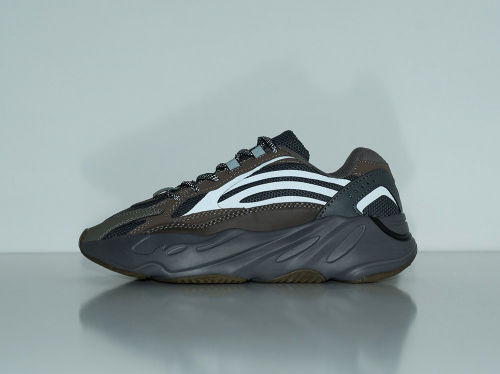 Кроссовки Adidas Yeezy Boost 700 v2