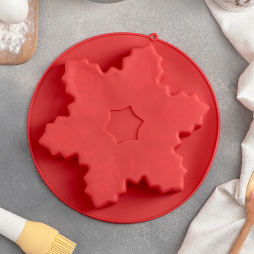 Форма силиконовая для выпечки Доляна «Снежинка», 22,5×3,5 см, цвет красный