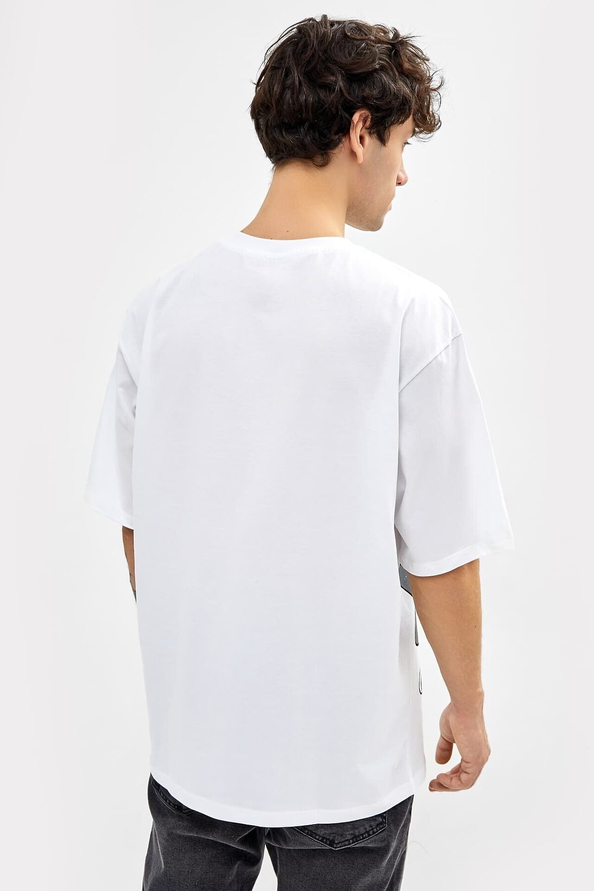 Футболка MARK FORMELLE #834761 Ст.цена 1071р. 22L/2565П-0 Белый+принт/ white+print (18-15)