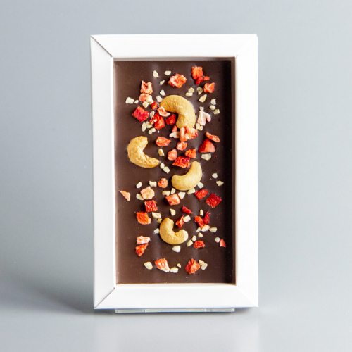 Тёмный шоколад с клубникой, арахисом и жаренным кешью, новогодняя коробочка #7