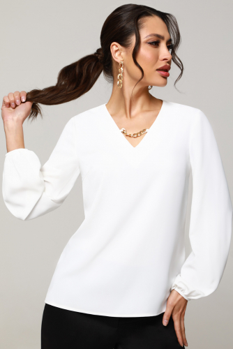 Блузка белая с цепочкой