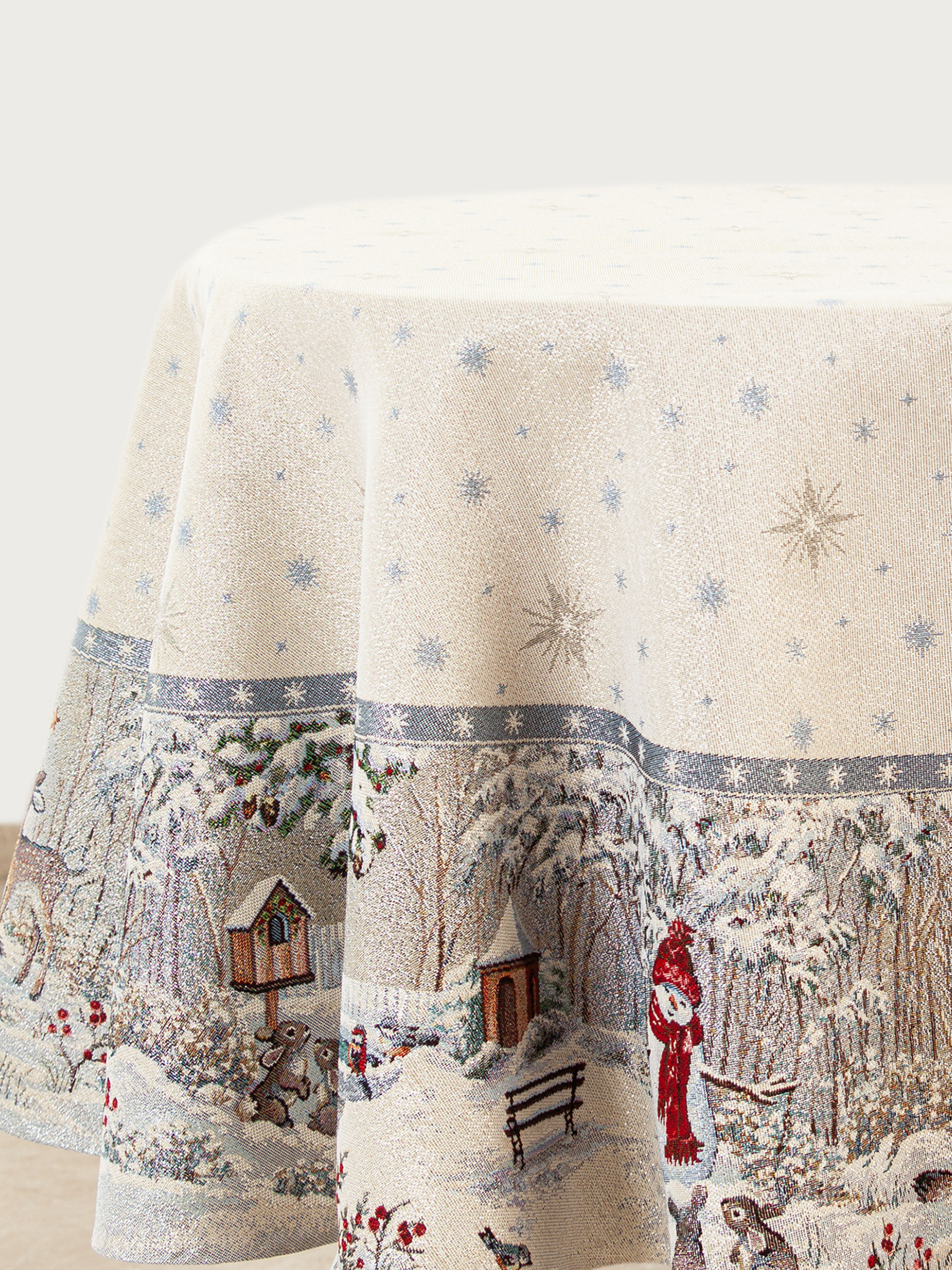 Лесные друзья у кормушки Скатерть овал 160х220 см 2310293 серебро