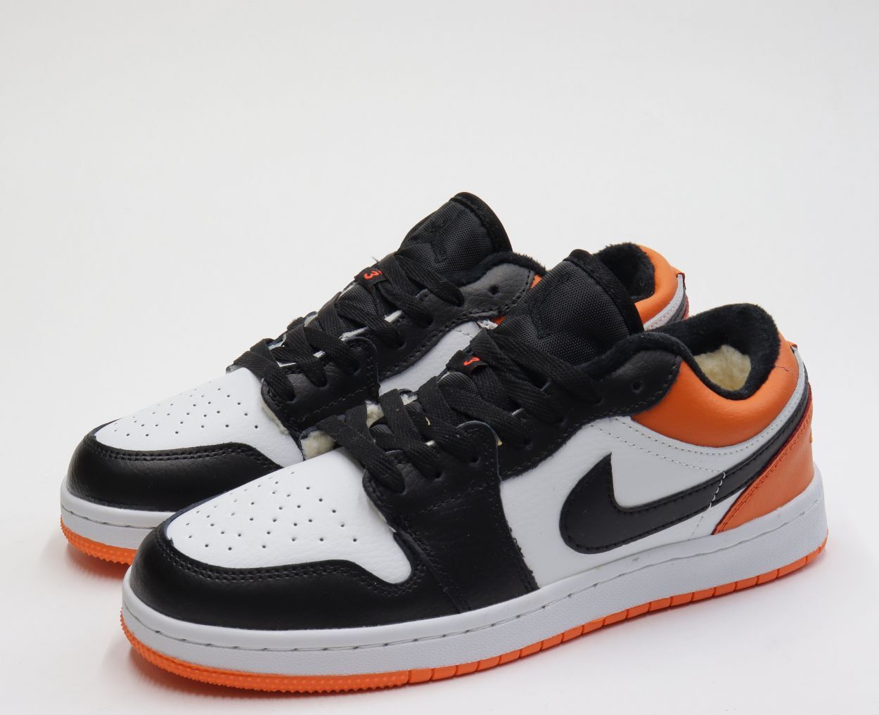 СКИДКА! Цена была 1990р.Кроссовки нат. кожа (41-45)р. / шт.