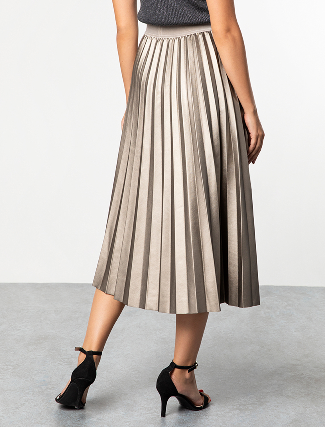 Юбка на резинке из эко-кожи